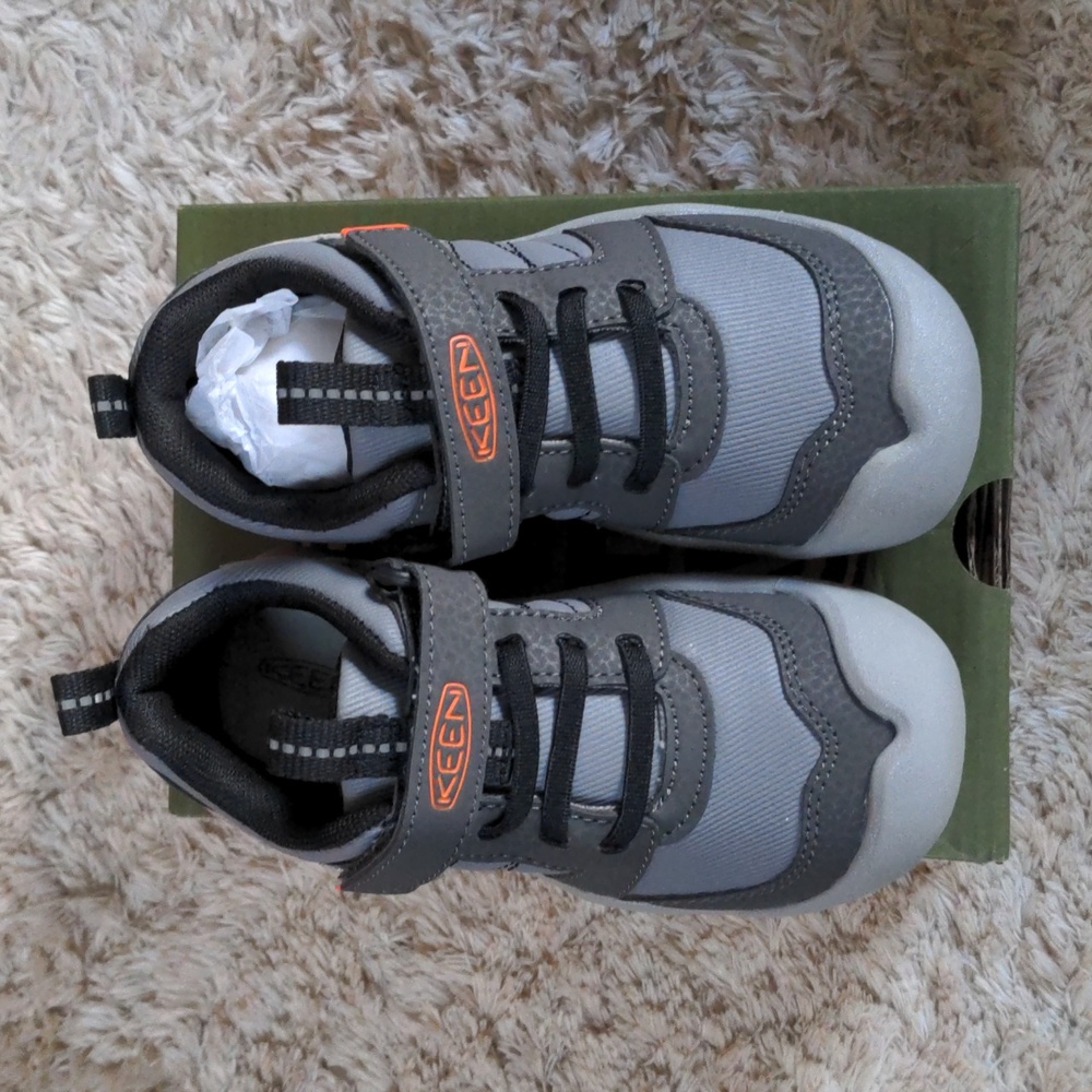NWT Keen Knotch Peak hiking shoe